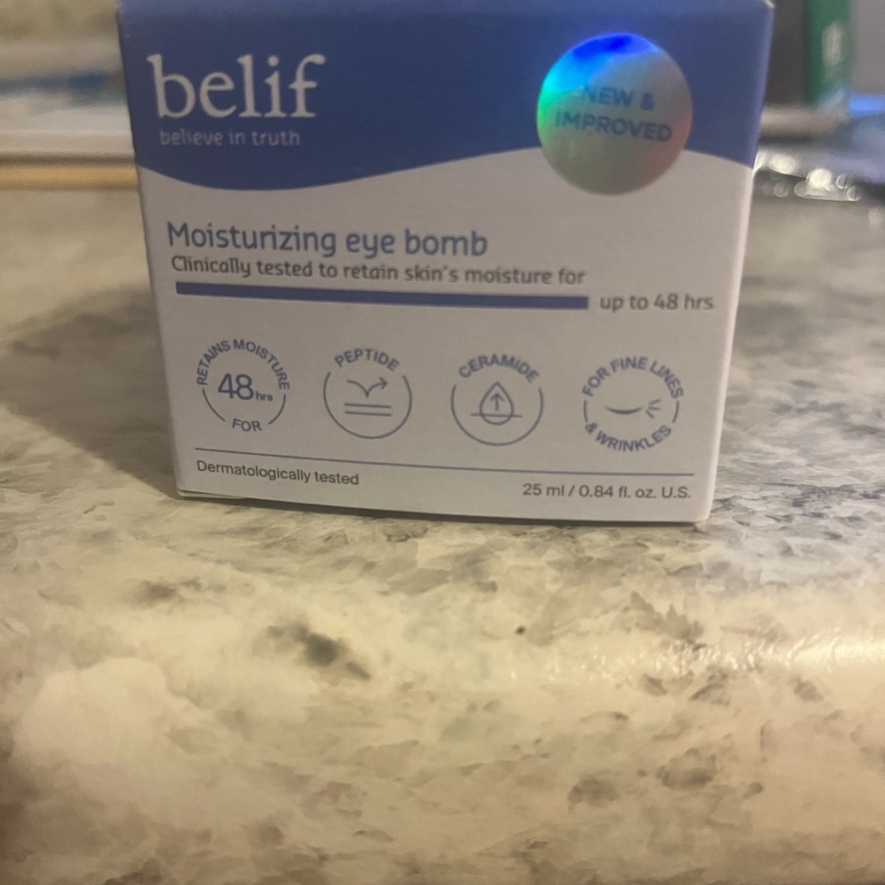 Belif Moisturizing Eye Bomb - Blue and White